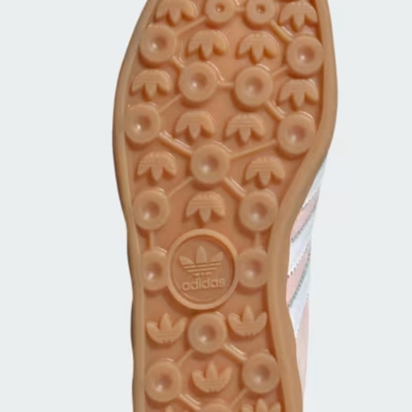 Pink gazelle - Picture 4 of 4